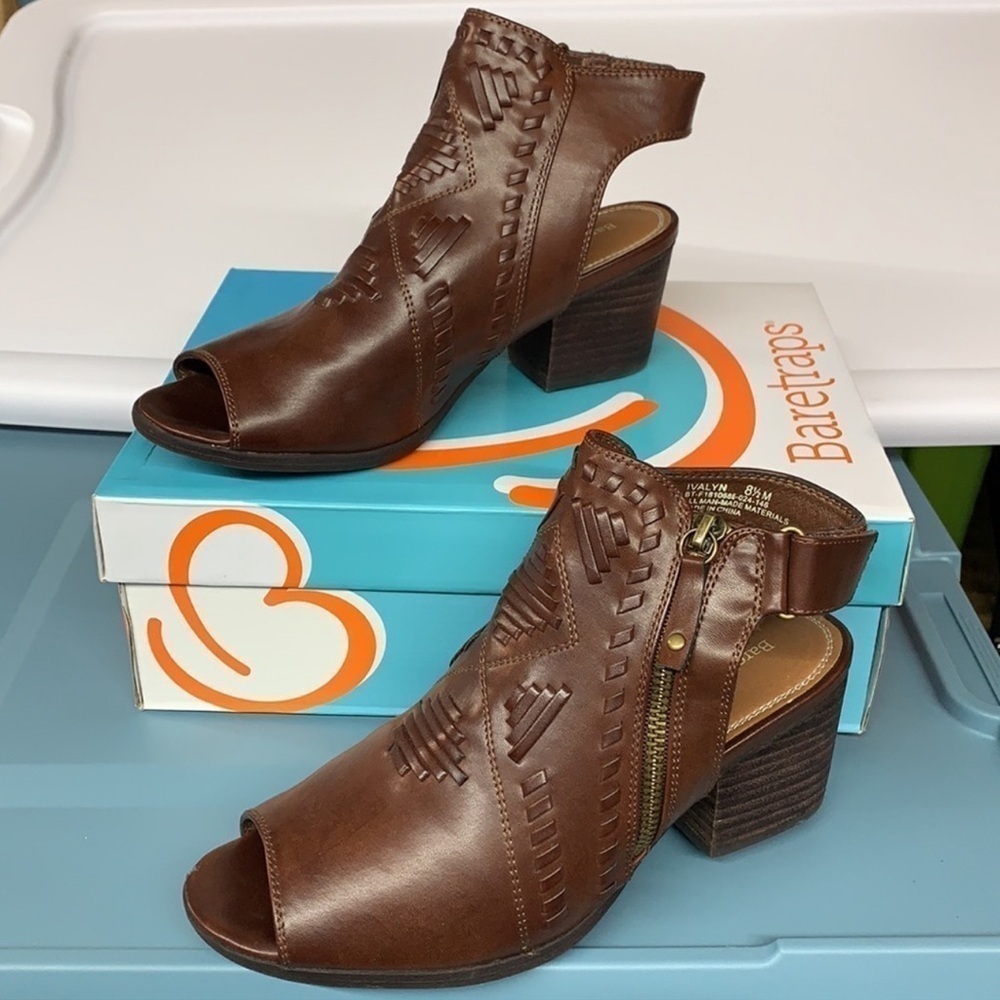 Baretraps Ivalyn Auburn Open Toe Sandals - Picture 4 of 13
